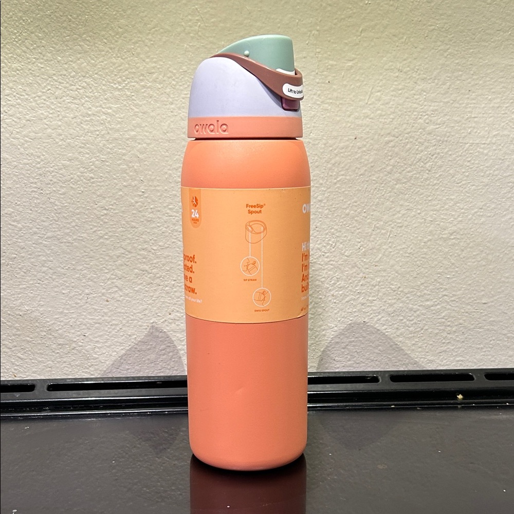 NWT Owala Coral Water Bottle no straw